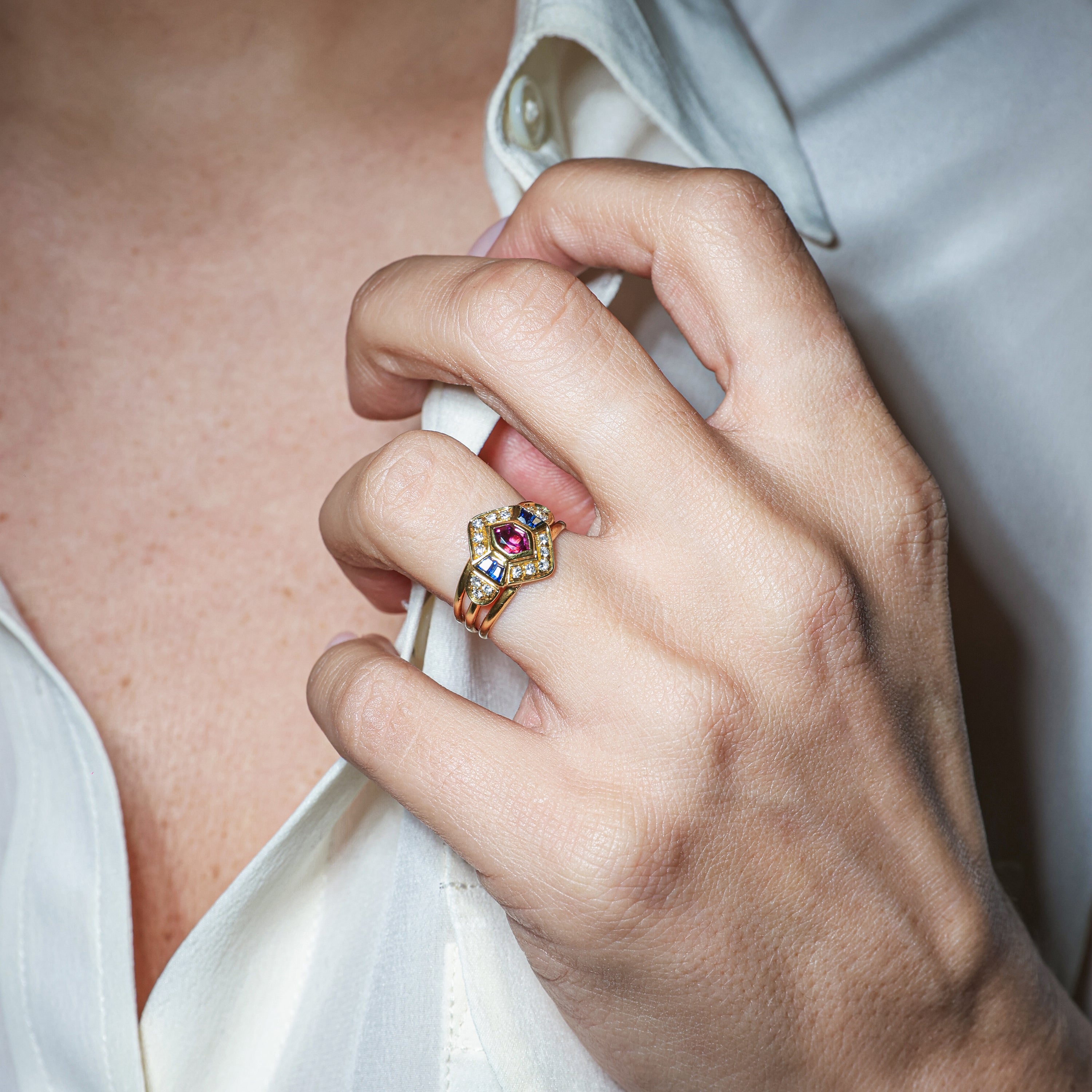 Yellow Gold Ring with Pink Tourmaline, Sapphires and Brilliant Diamonds