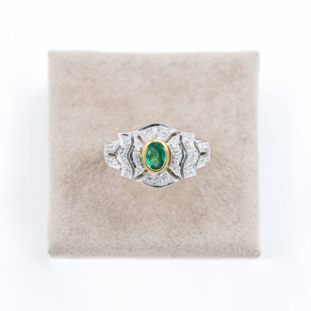 Elegance Two-Tone Gold Ring with Emerald and Brilliant Diamonds