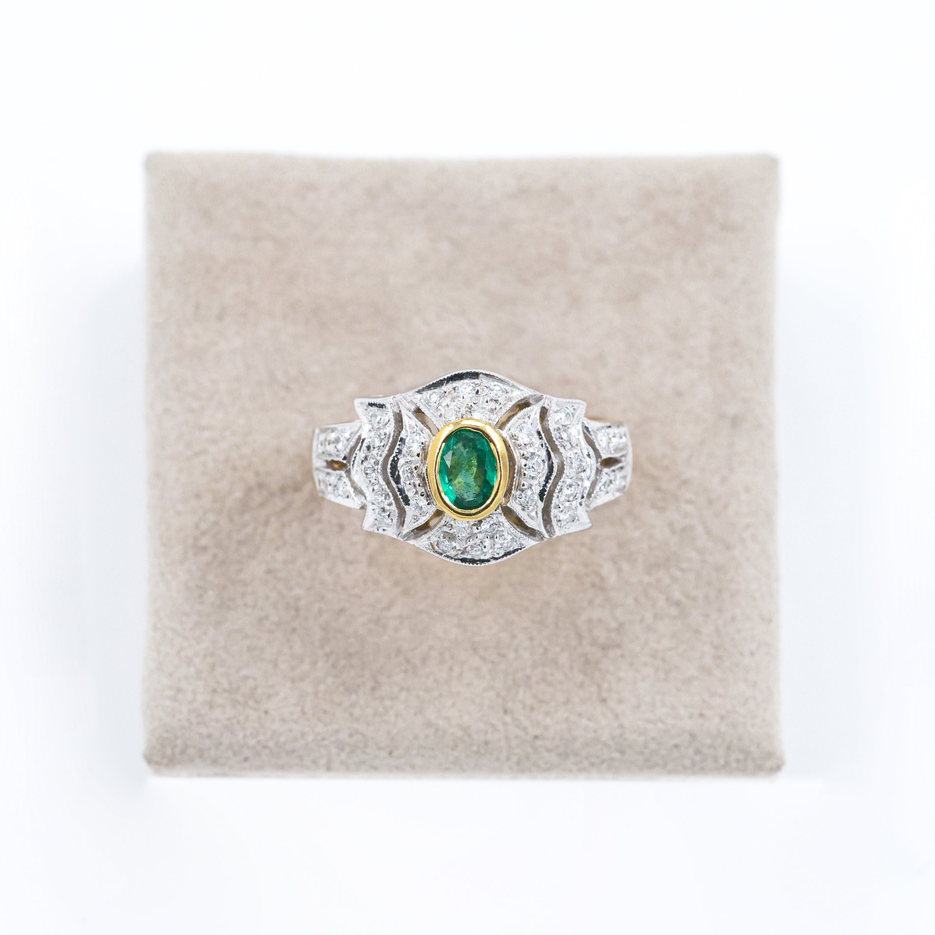 Elegance Two-Tone Gold Ring with Emerald and Brilliant Diamonds