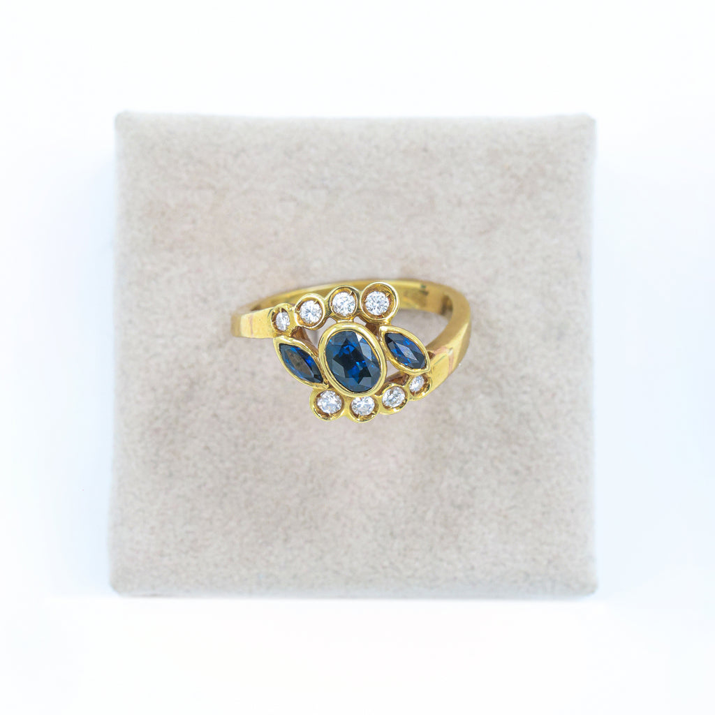 Yellow Gold Ring with Sapphires and Brilliant Diamonds