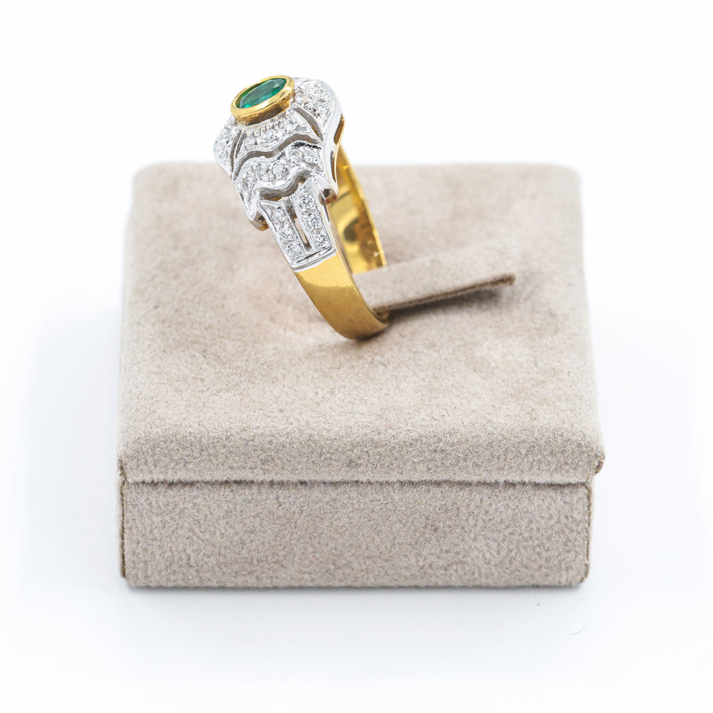 Elegance Two-Tone Gold Ring with Emerald and Brilliant Diamonds