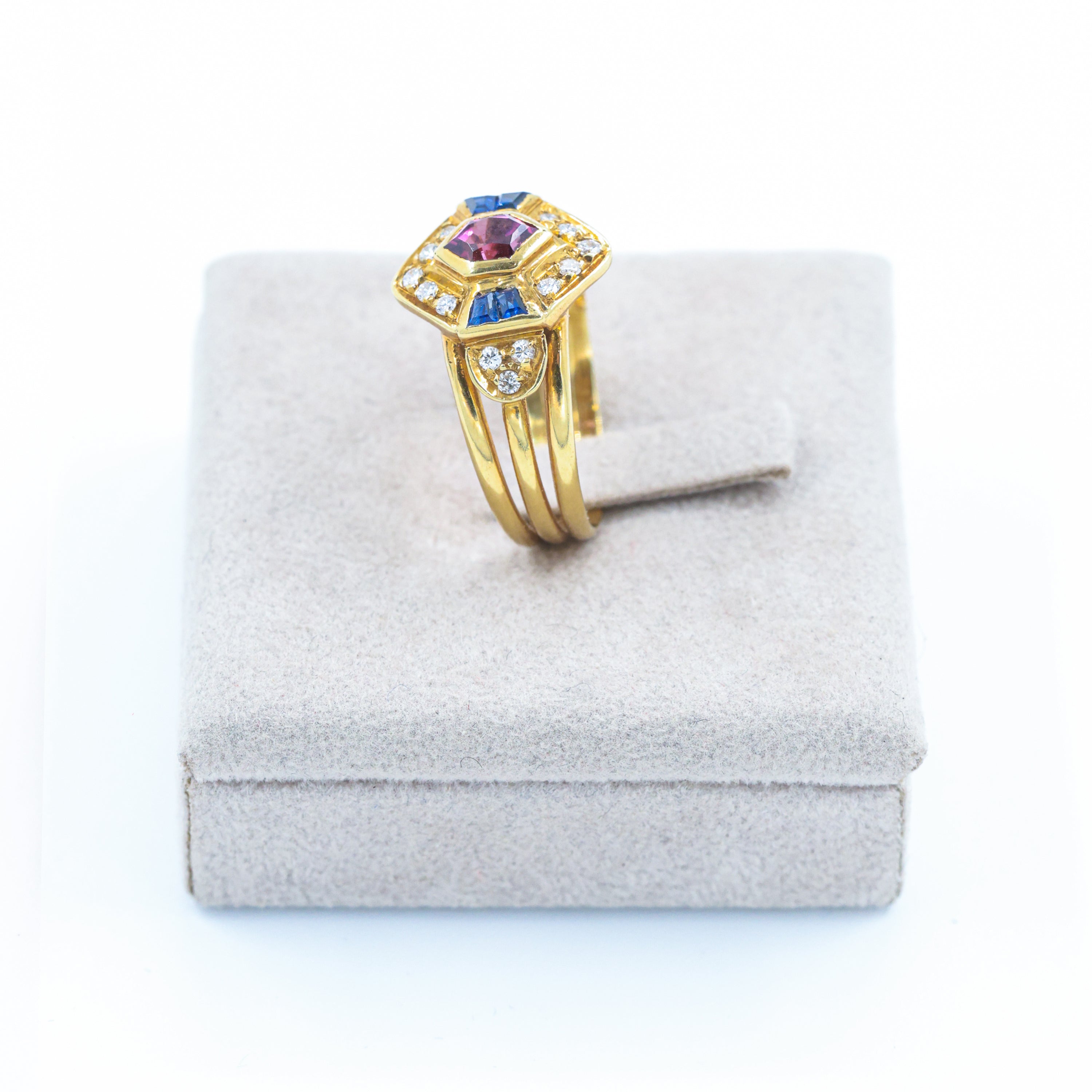 Yellow Gold Ring with Pink Tourmaline, Sapphires and Brilliant Diamonds