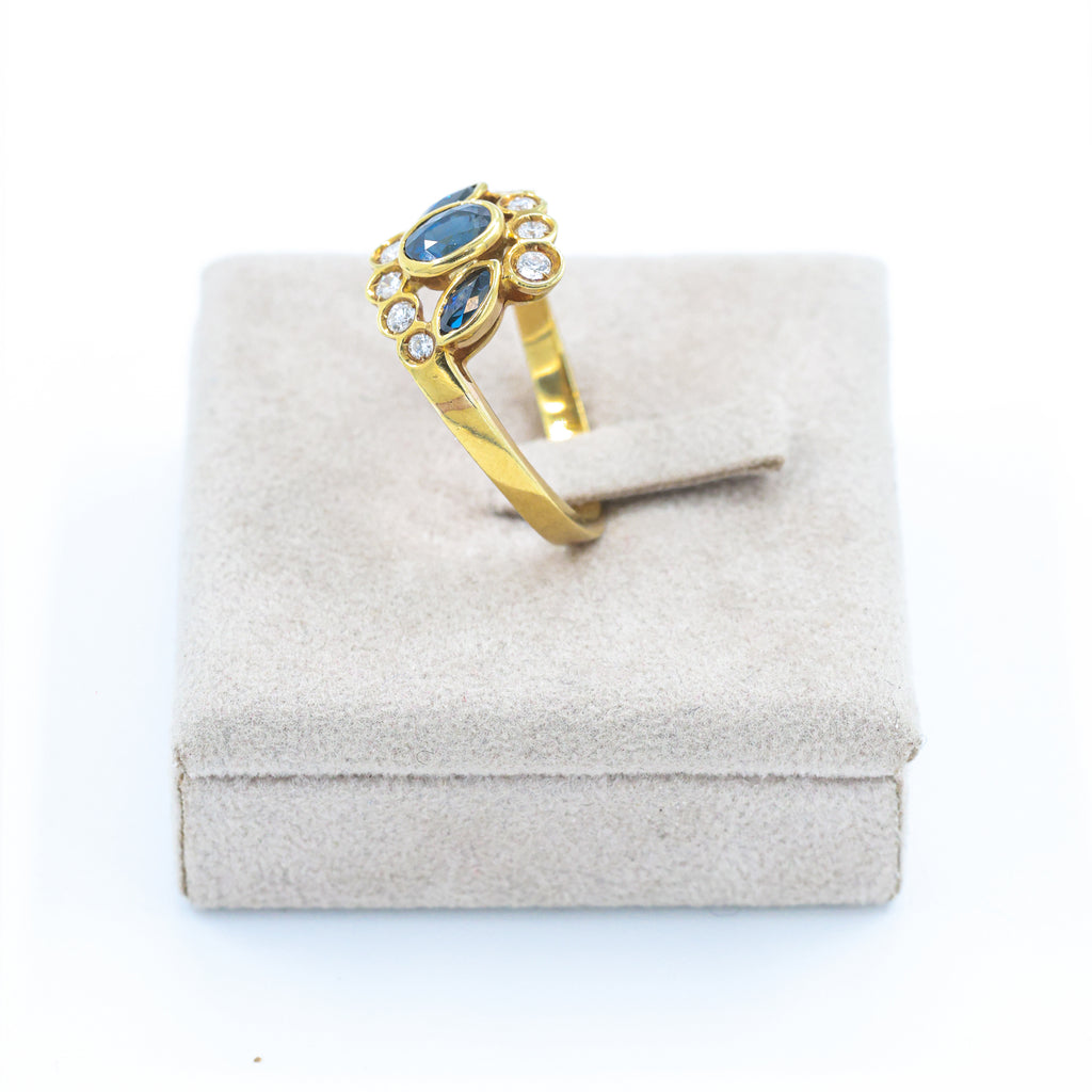Yellow Gold Ring with Sapphires and Brilliant Diamonds